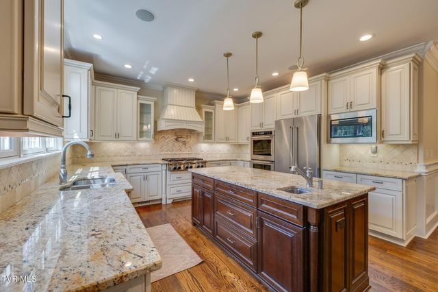 5079 Rose Gardens Circle, Kingsport, TN 37660