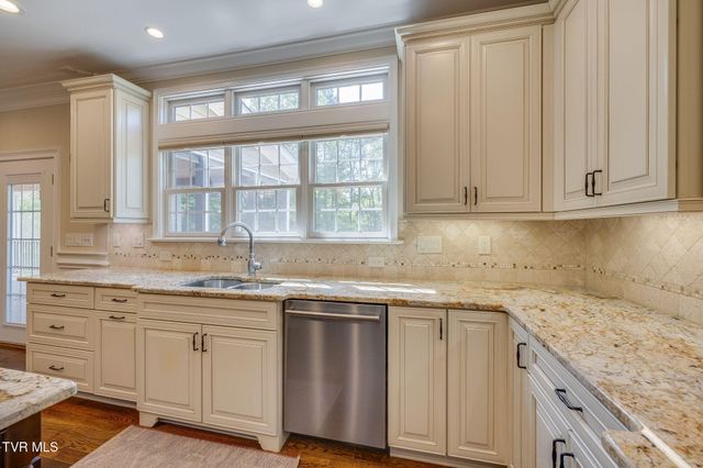 5079 Rose Gardens Circle, Kingsport, TN 37660