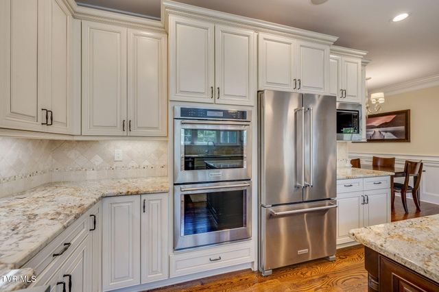 5079 Rose Gardens Circle, Kingsport, TN 37660