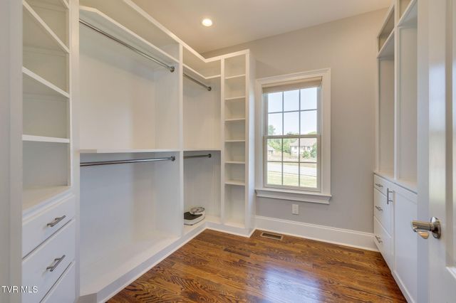 5079 Rose Gardens Circle, Kingsport, TN 37660