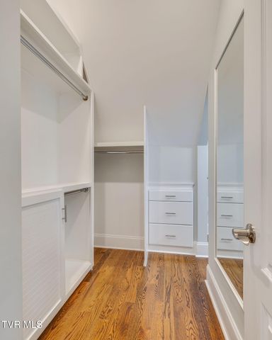 5079 Rose Gardens Circle, Kingsport, TN 37660