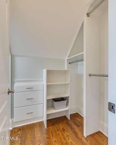 5079 Rose Gardens Circle, Kingsport, TN 37660