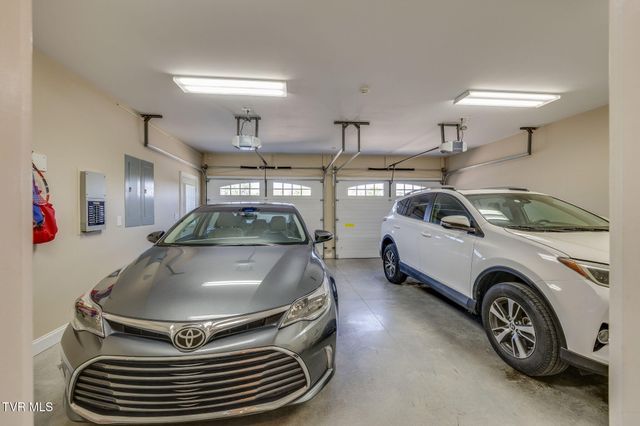 5079 Rose Gardens Circle, Kingsport, TN 37660