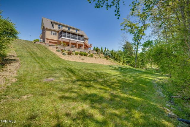 5079 Rose Gardens Circle, Kingsport, TN 37660