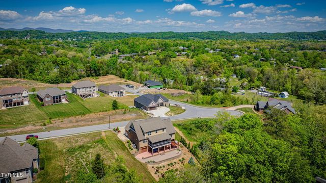 5079 Rose Gardens Circle, Kingsport, TN 37660