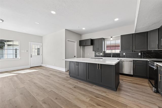 3138 Country Club Boulevard, Stafford, TX 77477