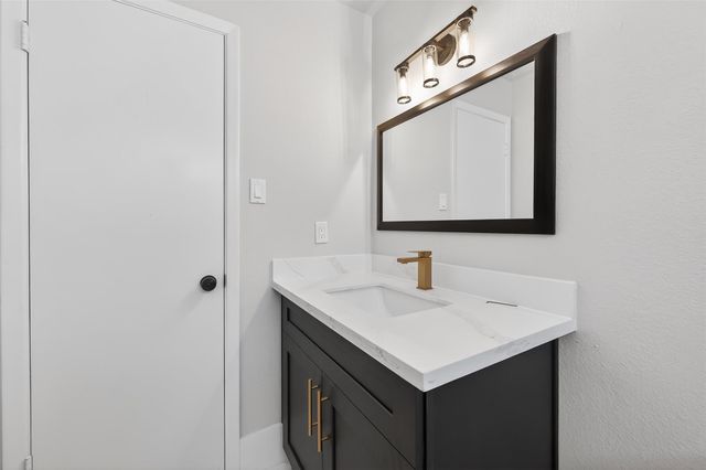 3138 Country Club Boulevard, Stafford, TX 77477