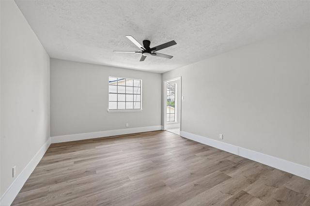 3138 Country Club Boulevard, Stafford, TX 77477