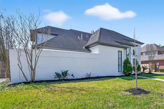3138 Country Club Boulevard, Stafford, TX 77477