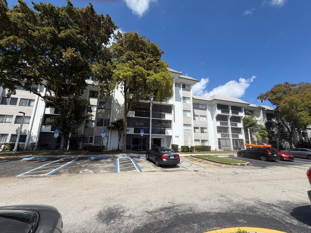 711 N Pine Island Road 104, Plantation, FL 33324