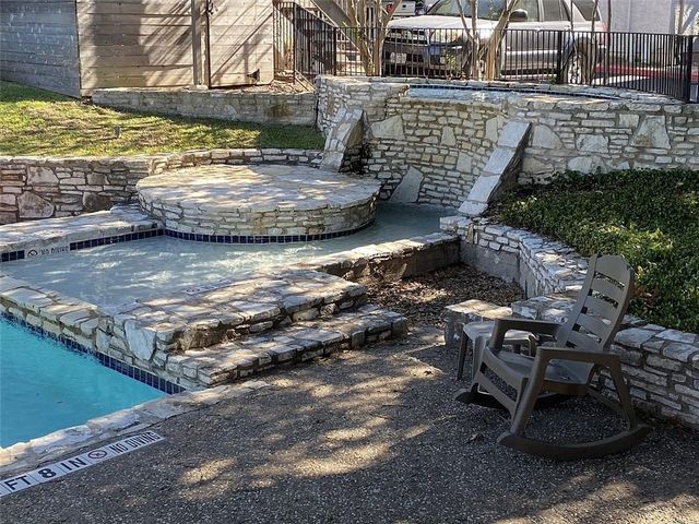 2215 Post RD 1002, Austin, TX 78704