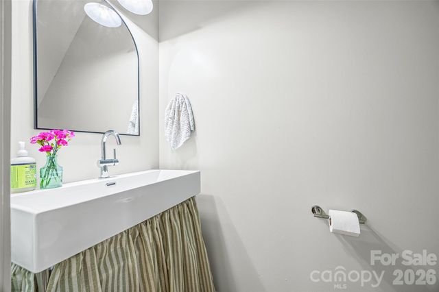 5223 Fernhill Drive, Charlotte, NC 28217