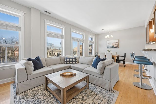 3755 N Racine Avenue 3C, Chicago, IL 60613