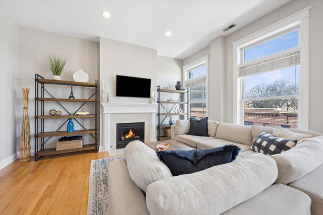 3755 N Racine Avenue 3C, Chicago, IL 60613