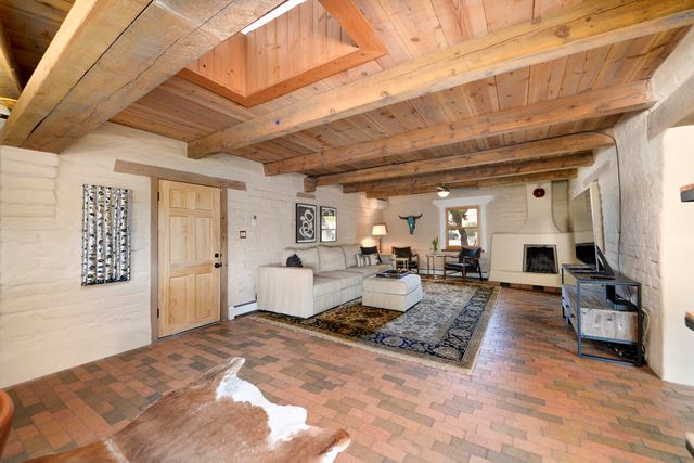 1016 Acequia Trail NW, Los Ranchos, NM 87107