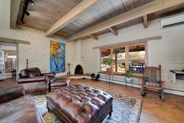 1016 Acequia Trail NW, Los Ranchos, NM 87107