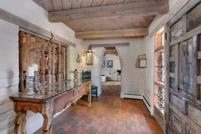 1016 Acequia Trail NW, Los Ranchos, NM 87107