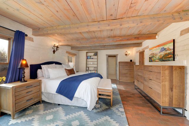 1016 Acequia Trail NW, Los Ranchos, NM 87107