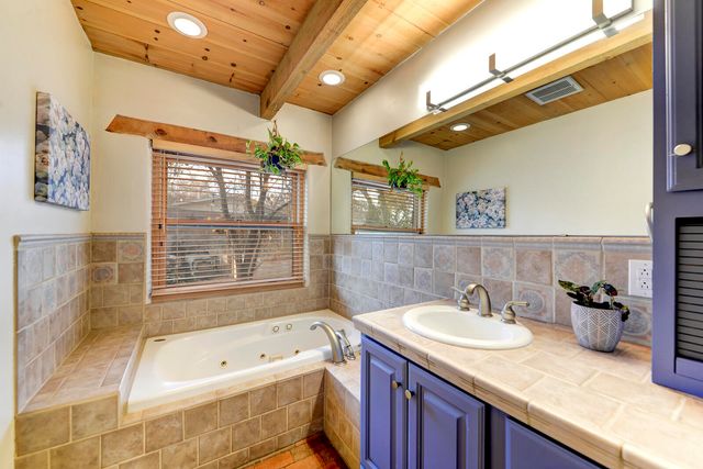 1016 Acequia Trail NW, Los Ranchos, NM 87107