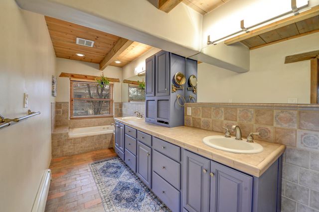 1016 Acequia Trail NW, Los Ranchos, NM 87107