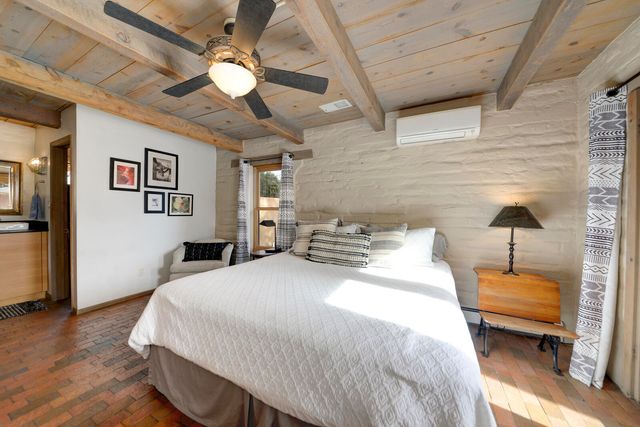 1016 Acequia Trail NW, Los Ranchos, NM 87107