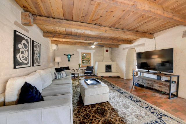 1016 Acequia Trail NW, Los Ranchos, NM 87107