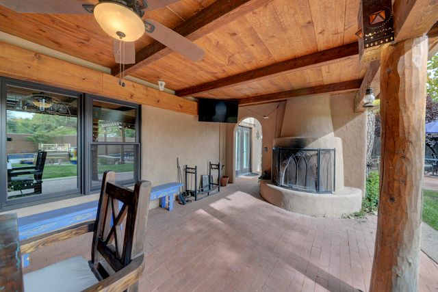 1016 Acequia Trail NW, Los Ranchos, NM 87107