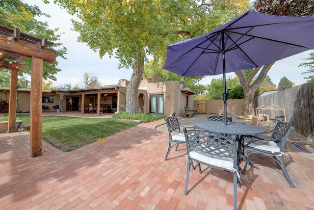 1016 Acequia Trail NW, Los Ranchos, NM 87107