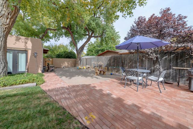 1016 Acequia Trail NW, Los Ranchos, NM 87107