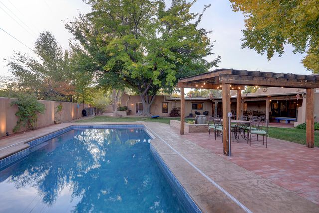 1016 Acequia Trail NW, Los Ranchos, NM 87107