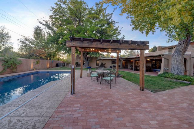 1016 Acequia Trail NW, Los Ranchos, NM 87107