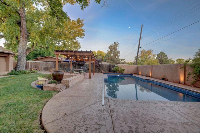 1016 Acequia Trail NW, Los Ranchos, NM 87107