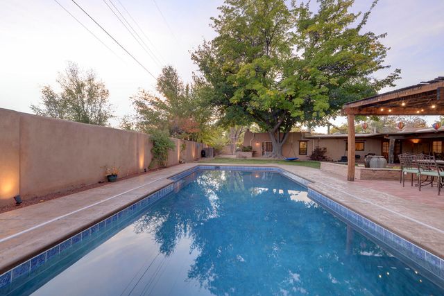 1016 Acequia Trail NW, Los Ranchos, NM 87107