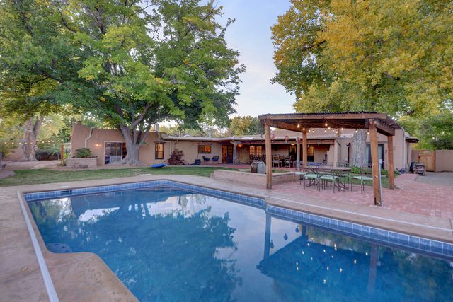 1016 Acequia Trail NW, Los Ranchos, NM 87107