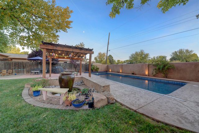 1016 Acequia Trail NW, Los Ranchos, NM 87107