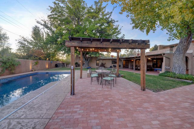 1016 Acequia Trail NW, Los Ranchos, NM 87107