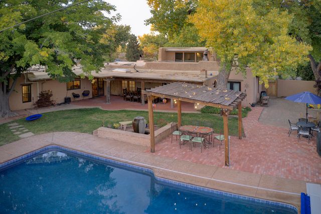 1016 Acequia Trail NW, Los Ranchos, NM 87107