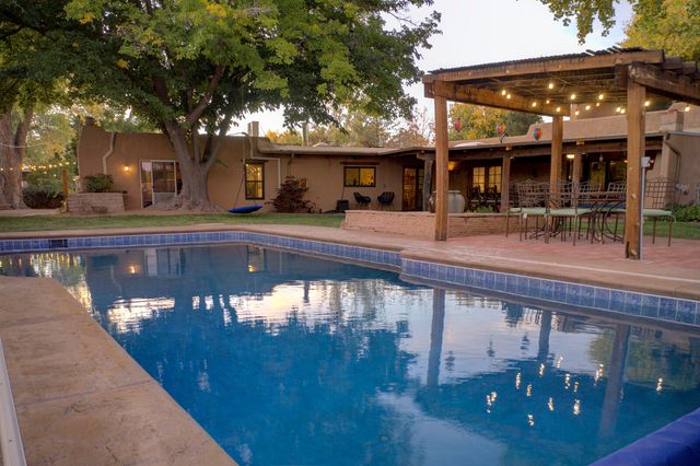 1016 Acequia Trail NW, Los Ranchos, NM 87107