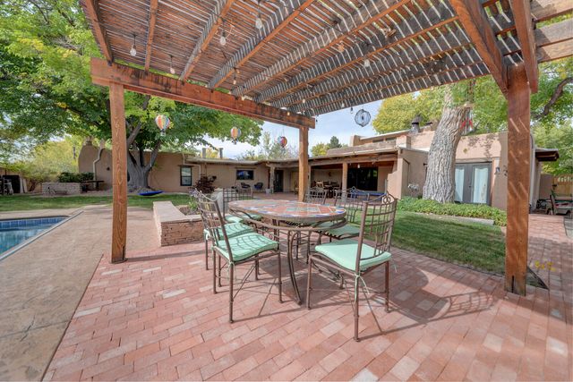 1016 Acequia Trail NW, Los Ranchos, NM 87107