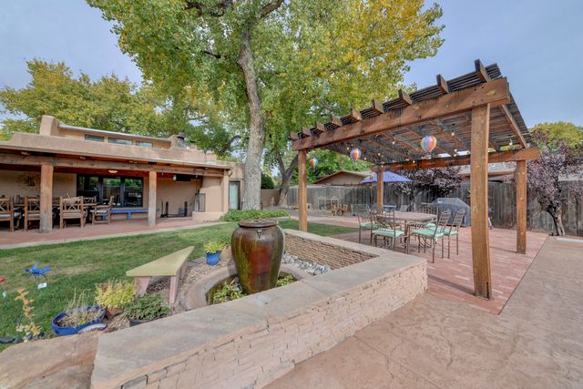 1016 Acequia Trail NW, Los Ranchos, NM 87107