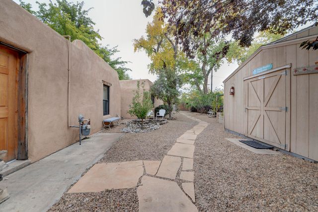 1016 Acequia Trail NW, Los Ranchos, NM 87107