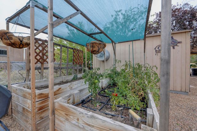 1016 Acequia Trail NW, Los Ranchos, NM 87107