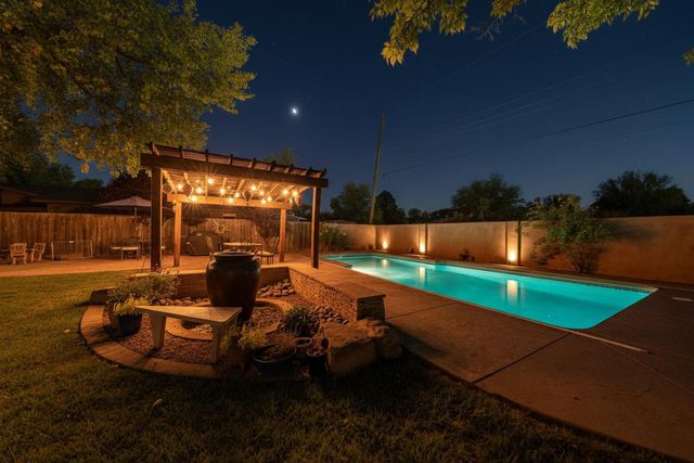 1016 Acequia Trail NW, Los Ranchos, NM 87107