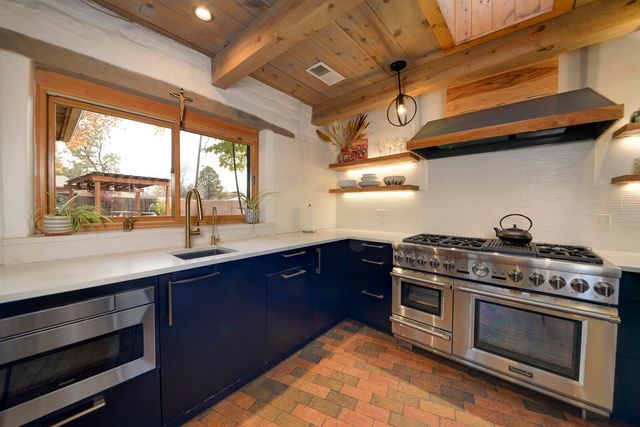 1016 Acequia Trail NW, Los Ranchos, NM 87107