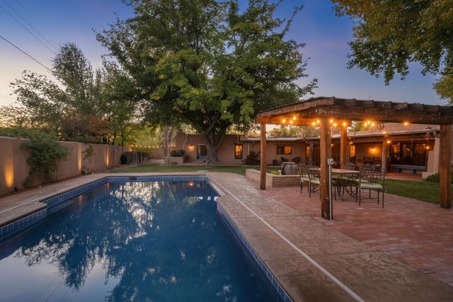 1016 Acequia Trail NW, Los Ranchos, NM 87107