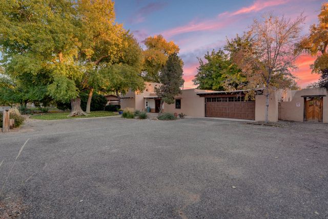 1016 Acequia Trail NW, Los Ranchos, NM 87107