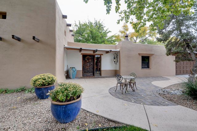 1016 Acequia Trail NW, Los Ranchos, NM 87107