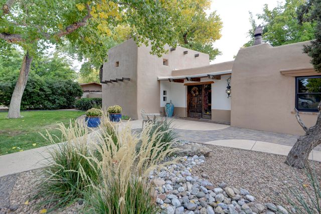 1016 Acequia Trail NW, Los Ranchos, NM 87107