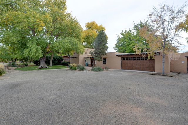 1016 Acequia Trail NW, Los Ranchos, NM 87107