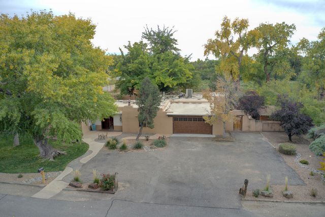 1016 Acequia Trail NW, Los Ranchos, NM 87107